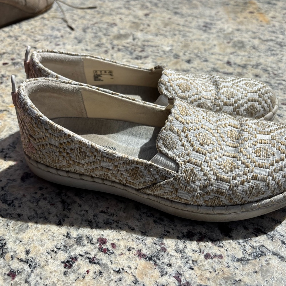 Clarks Woven Cream & Gold Slip-On Loafers